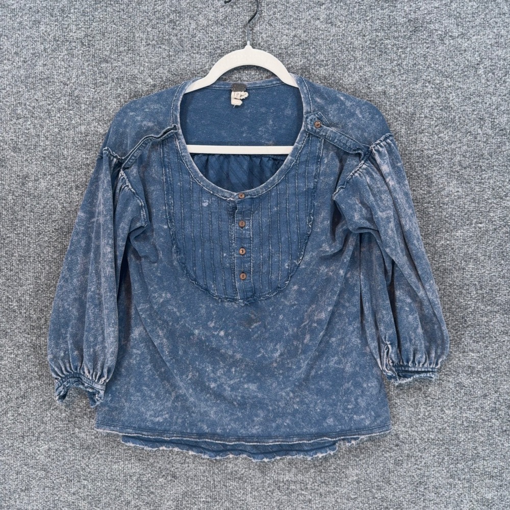 We The Free Henley Shirt Womens XS Blue Acid Wash Pintuck Peasant Top Boho